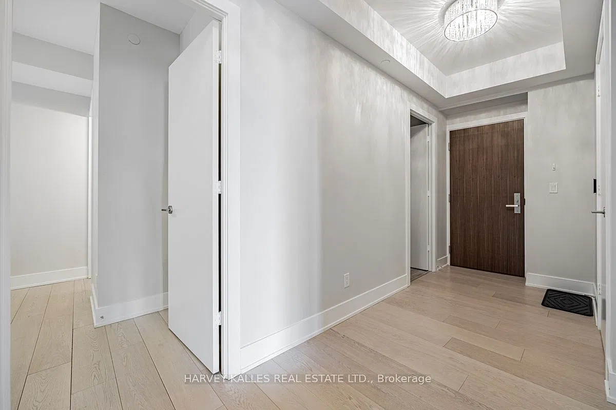 200 Bloor St W — Photo 3