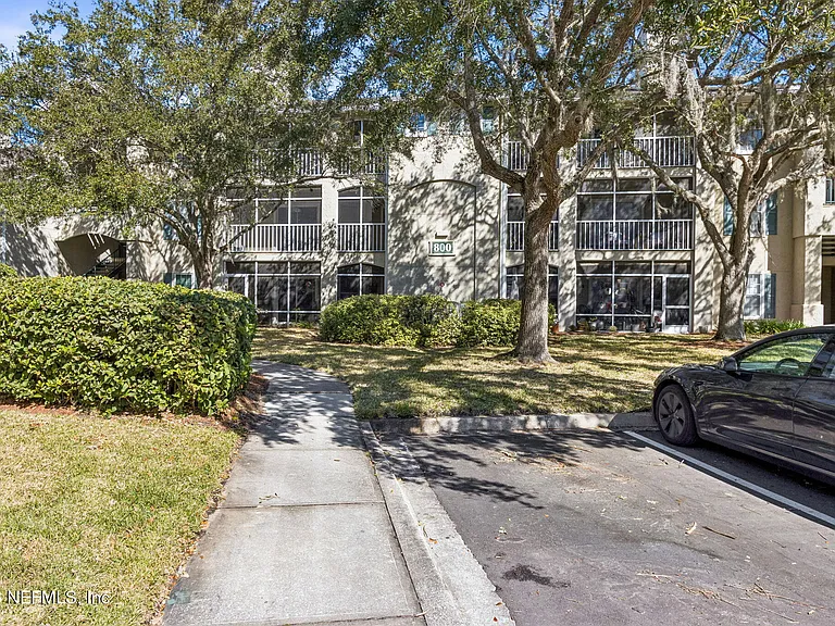 800 Ironwood Dr #834 — Photo 4