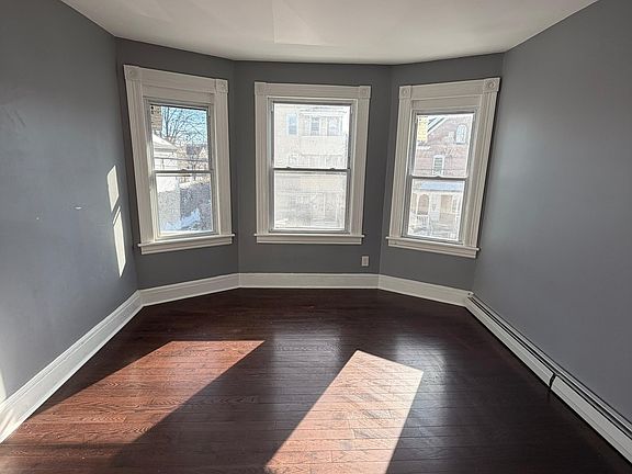 2nd image of 479 Putnam St #C