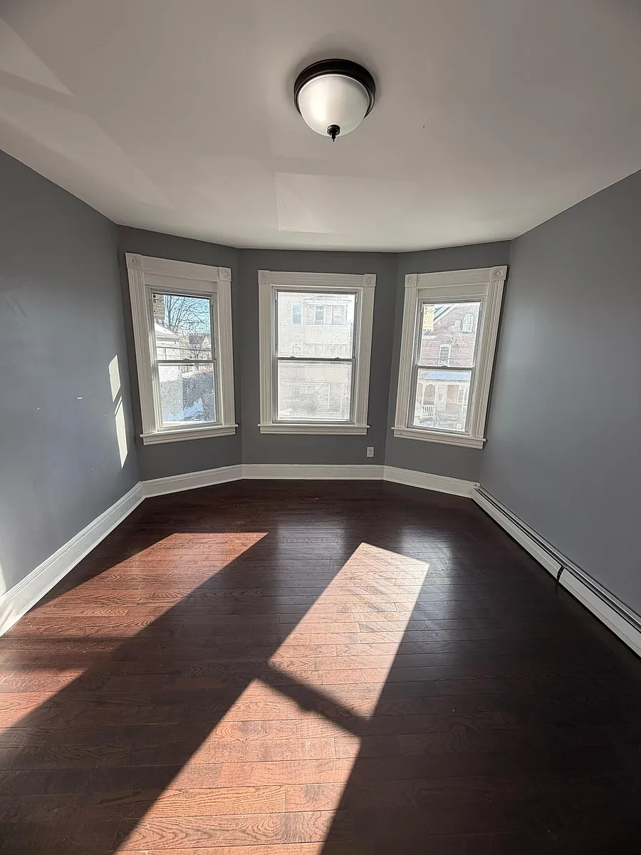 Building Photo - 479 Putnam St #C