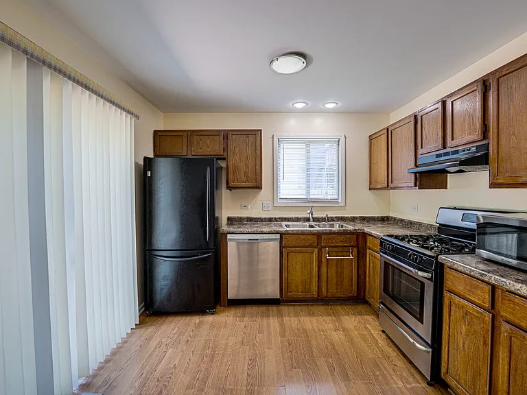 1130 Brockton Ct — Photo 6