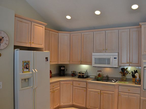 4th image of 6 Jewelberry Dr