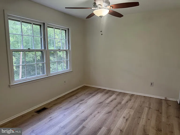 5230 Lonsdale Dr — Photo 21