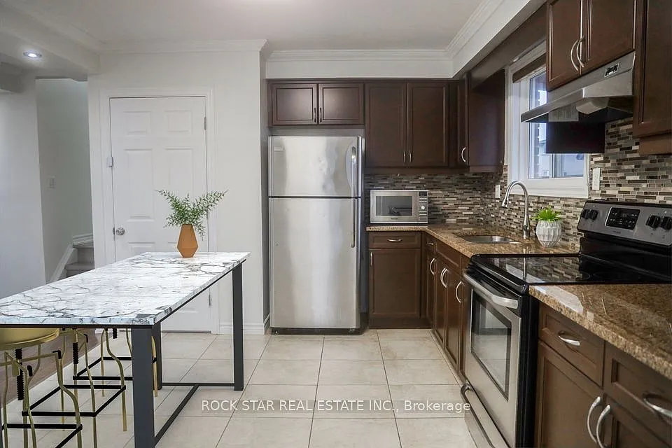 3 bed, $2,400 — Photo 4