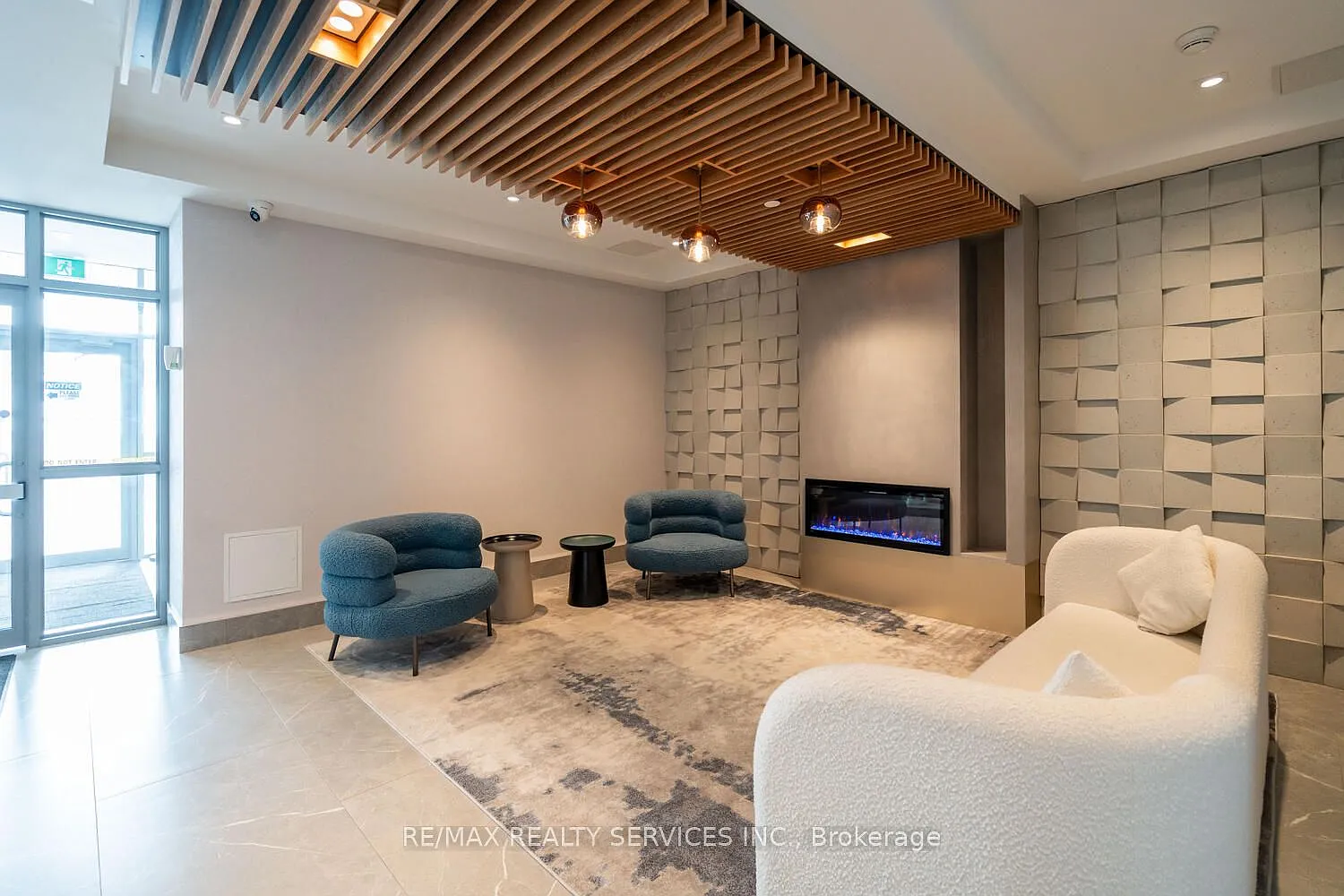 3 bed, $2,400 — Photo 2