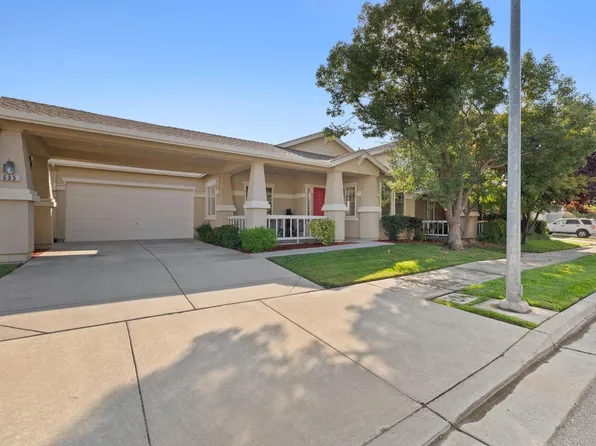 635 Almondcrest St, Oakdale, CA 95361