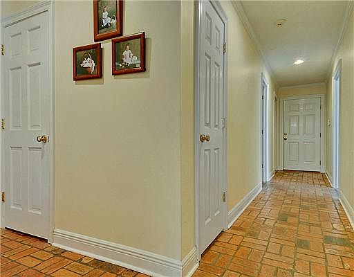 3rd image of 422 Saint Augustine Ave