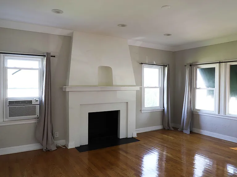 8001 1/2 Blackburn Ave — Photo 31