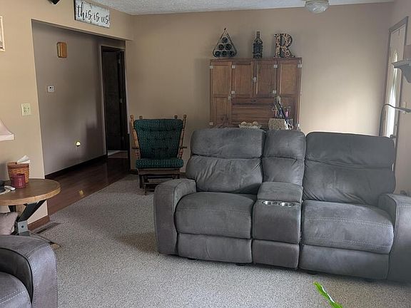 4th image of 111 W Embarras St