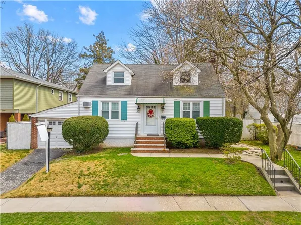 305 S Greenleaf Ave, Staten Island, NY 10314