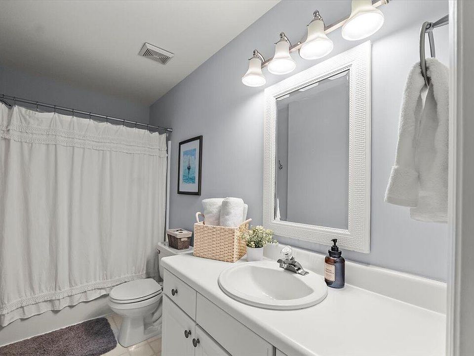 1st image of 2802 Bedfordshire Ct