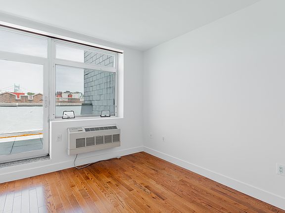 3rd image of 12-22 30th Ave Unit Penthouse 5a