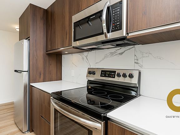 4th image of 6137 Cambie St