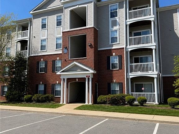 5th image of 192 Yellowstone Dr APT 306