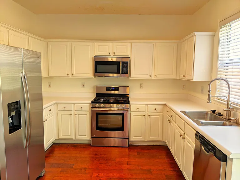 3415 Ridgefair Dr — Photo 3