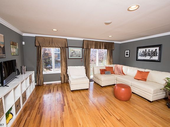 2nd image of 26-28 Brill St