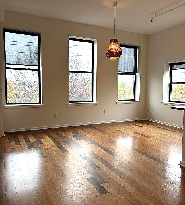 1st image of 926 N 3rd St APT 3D
