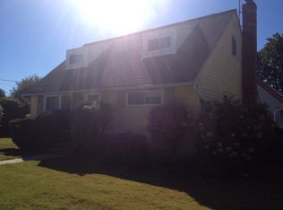 2 Beech St, Hicksville, NY 11801