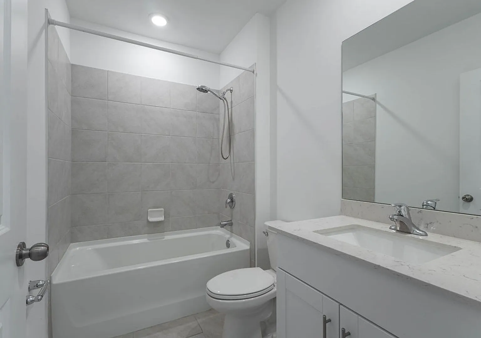 Brand New 6 Bedroom — Photo 3