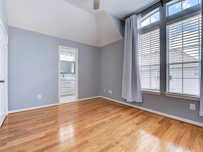 34 Waugh Dr #D — Photo 30