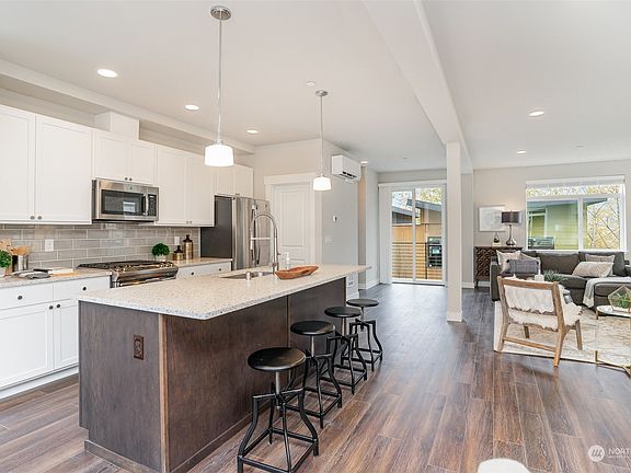 3rd image of 16009 1st Avenue NE