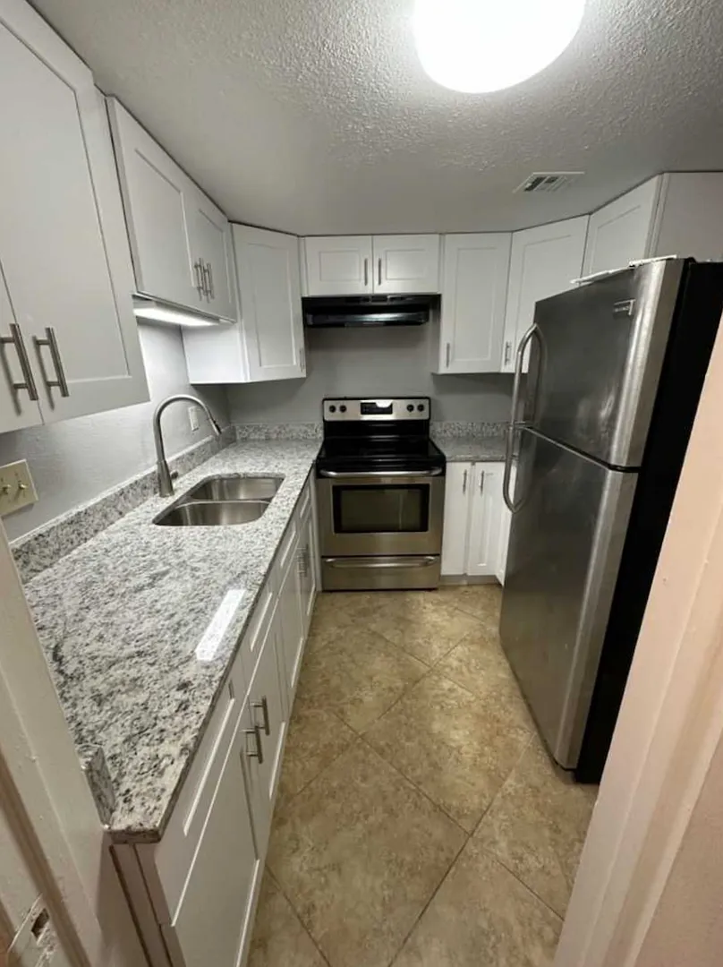Cozy Upgraded 1bedroom Condo — Photo 1
