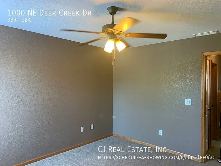 1000 NE Deer Creek Dr — Photo 4