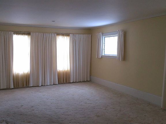 2nd image of 118 E Prospect St