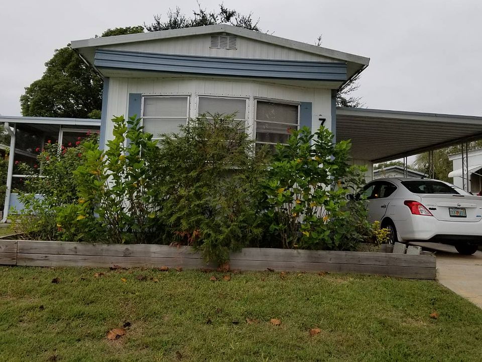 1st image of 744 Poinsettia St
