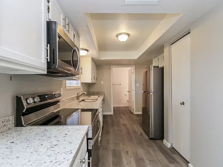 1712 N Apache Dr — Photo 6