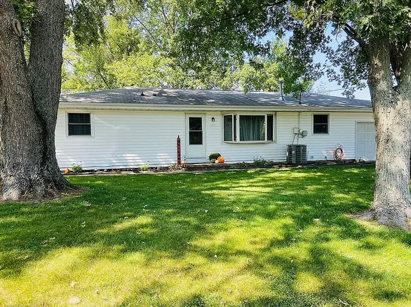 1025 Barger Dr, Mt Zion, IL 62549