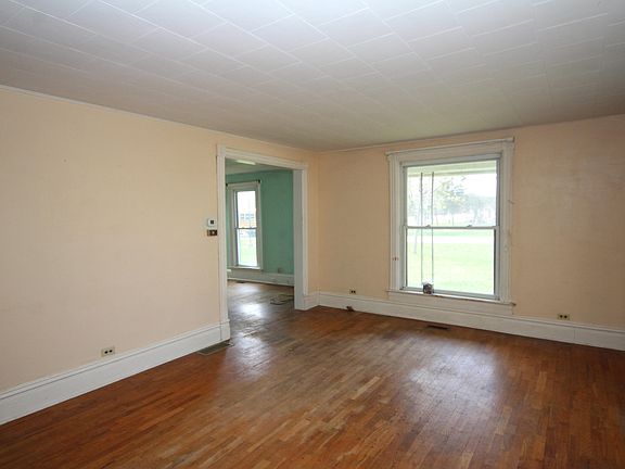 3rd image of 304 E Prairie St