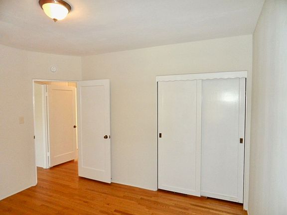 5th image of 4760 Valencia Dr