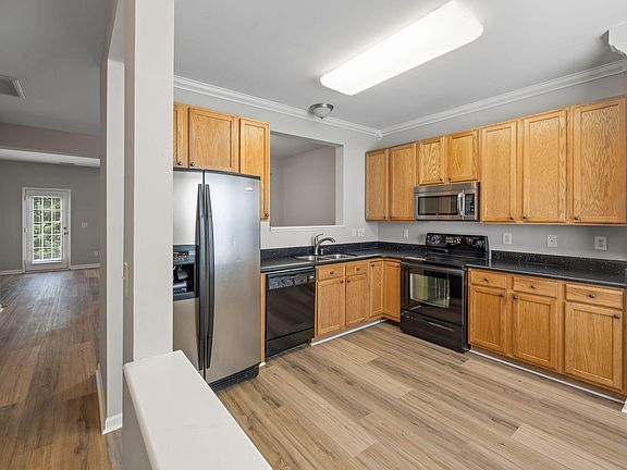 3rd image of 505 Huron Rd