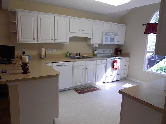 3rd image of 310 Windsong Dr