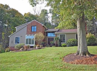 1616 Tiffany Ridge Dr, Upper St Clair, PA 15241