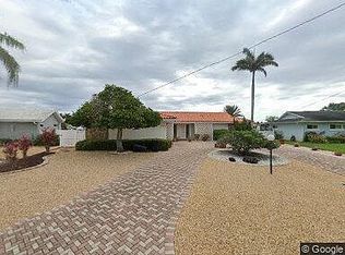 5671 Bayview Dr, Seminole, FL 33772