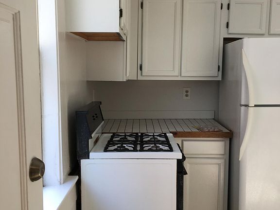 kitchen: gas stove