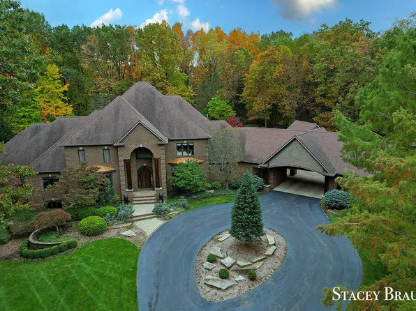 7750 Silverthorn Dr SE, Ada, MI 49301