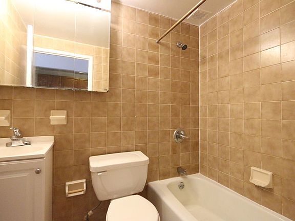 4th image of 121 E 12th St APT Lb