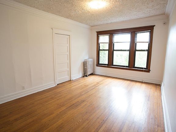 3rd image of 5205 S Greenwood Ave APT 1