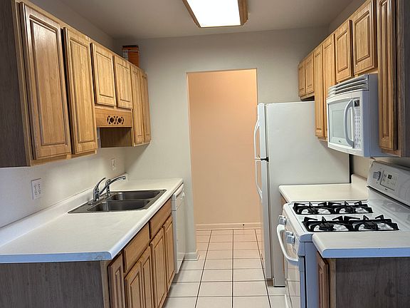 4th image of 655 Deepwoods Dr APT 3A