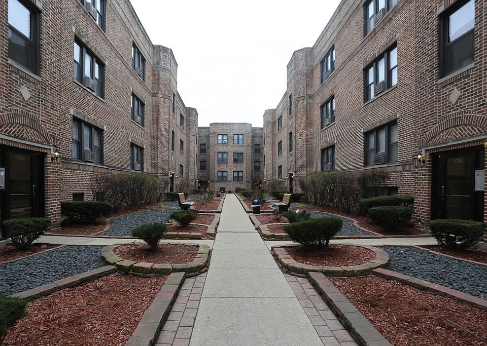 1st image of 3722 N Pine Grove Ave #31701E