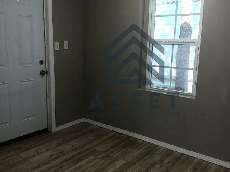 1323 S Blackwelder Ave — Photo 8