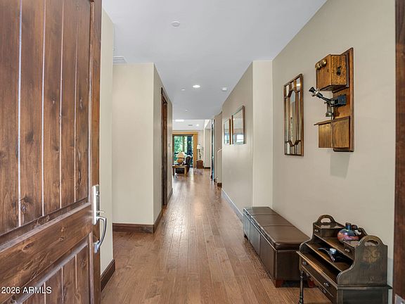 5th image of 1531 E Castle Hills Drive