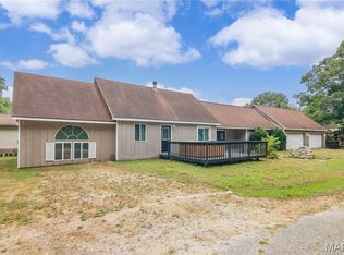 21604 Fox Dr, Carlyle, IL 62231