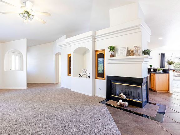 Living Room w/gas fireplace