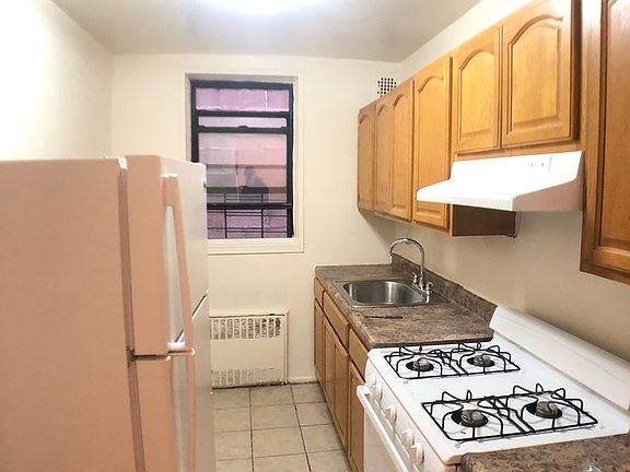 3rd image of 715 E 32nd St #17