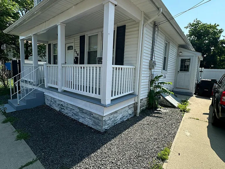 116 De Witt Ave — Photo 11