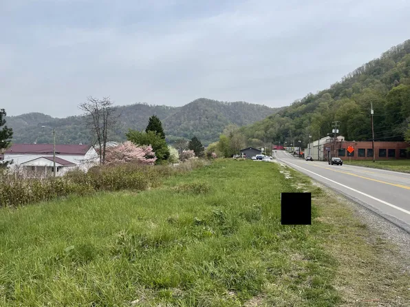 966 Midland Trl, Smithers, WV 25186